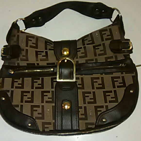 Fendi purse, like new!! Also in perfect condition! - Picture 5 of 7